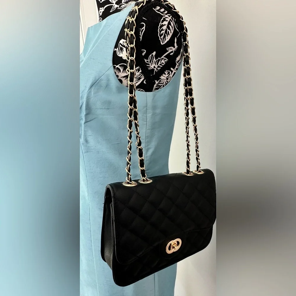Black quilted purse with chain strap - Picture 5 of 11